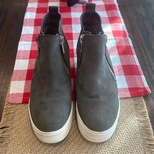 Steve Madden Gray Wedgie High Top Sneaker Size 8
